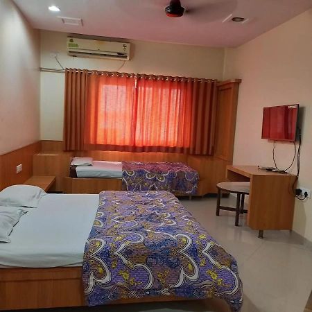 Sharan Hotel Shirdi Exterior photo