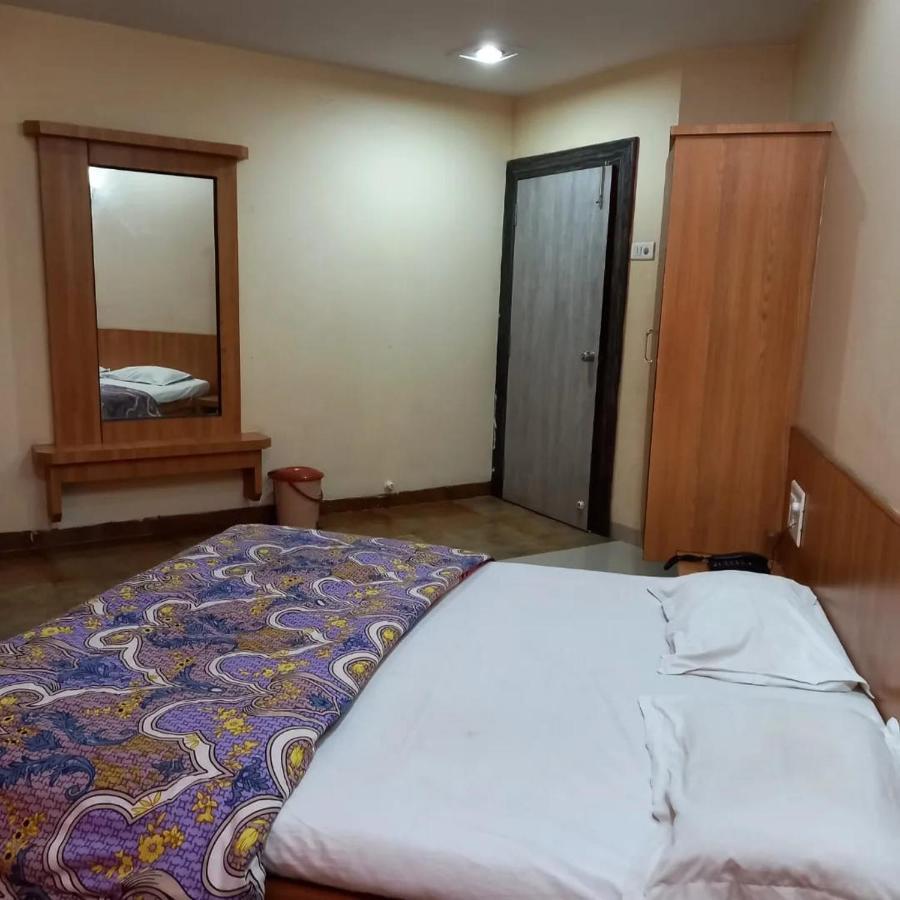Sharan Hotel Shirdi Exterior photo